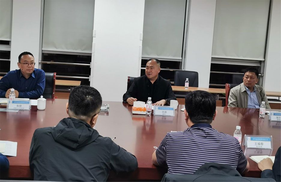 孫涌董事長蒞臨濟(jì)南分公司視察指導(dǎo)工作10月13日,集團(tuán)公司董事長孫涌蒞臨濟(jì)南分公司視察指導(dǎo)工作,副總裁兼總工程師張行良陪同視察。 13日下午,孫涌董事長來到濟(jì)南分公司駐地,與濟(jì)南分公司總經(jīng)理張朋、項目(圖1) 孫涌董事長蒞臨濟(jì)南分公司視察指導(dǎo)工作10月13日,集團(tuán)公司董事長孫涌蒞臨濟(jì)南分公司視察指導(dǎo)工作,副總裁兼總工程師張行良陪同視察。 13日下午,孫涌董事長來到濟(jì)南分公司駐地,與濟(jì)南分公司總經(jīng)理張朋、項目(圖1)