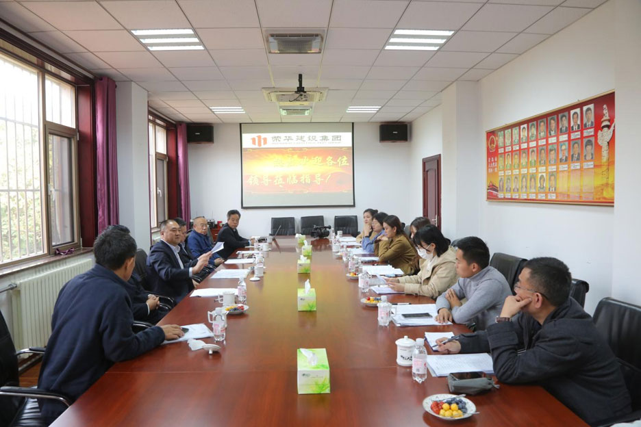 集團(tuán)公司董事長(zhǎng)孫涌接受多家媒體記者采訪(圖1) 集團(tuán)公司董事長(zhǎng)孫涌接受多家媒體記者采訪(圖1)
