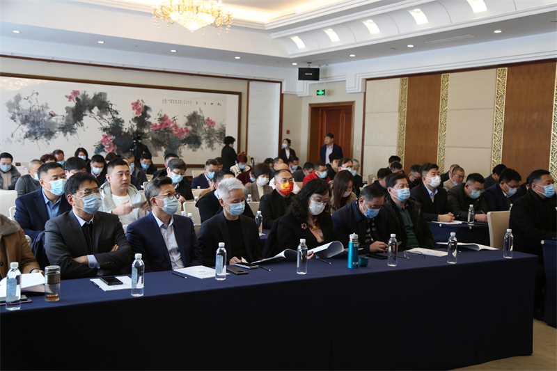 集團公司董事長孫涌出席青島市工商聯十三屆四次常委會及十三屆五次執委會議(圖1) 集團公司董事長孫涌出席青島市工商聯十三屆四次常委會及十三屆五次執委會議(圖1)