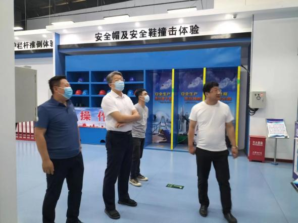 青島自貿片區?中德生態園建筑工人全員體驗式安全教育培訓在榮華(青島)建科“省級建筑施工安全和裝配式施工體驗式教育基地”體驗館內正式啟動(圖4) 青島自貿片區?中德生態園建筑工人全員體驗式安全教育培訓在榮華(青島)建科“省級建筑施工安全和裝配式施工體驗式教育基地”體驗館內正式啟動(圖4)